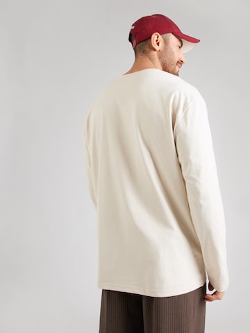 Tricou de la GCDS pe alb