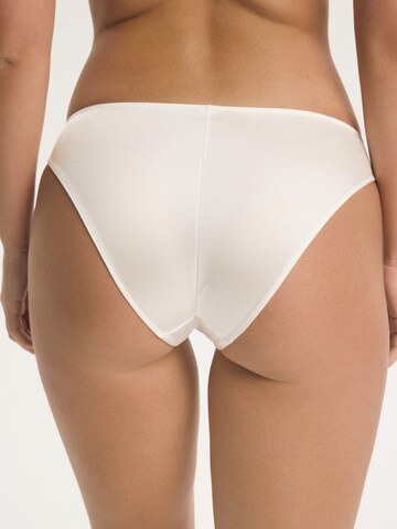 Panty 'Slip Ines, feine Stickerei, florales Muster, glatte Microfaser' di ESOTIQ in beige