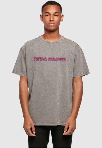 Merchcode T-Shirt 'Summer - Retro' in Grau: Vorderseite