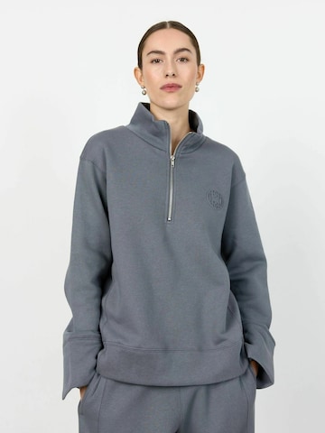 Levete Room Svetr – šedá: přední strana