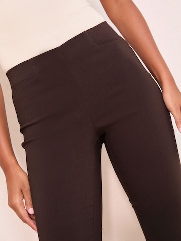 Friends Like TheseFlared/zvonoliki kroj Hlače - smeđa boja