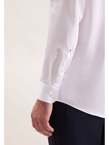 Coupe regular Chemise business SEIDENSTICKER en blanc