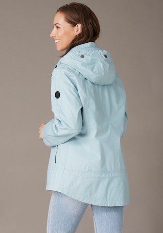 JUNGE Between-Season Jacket in Blue