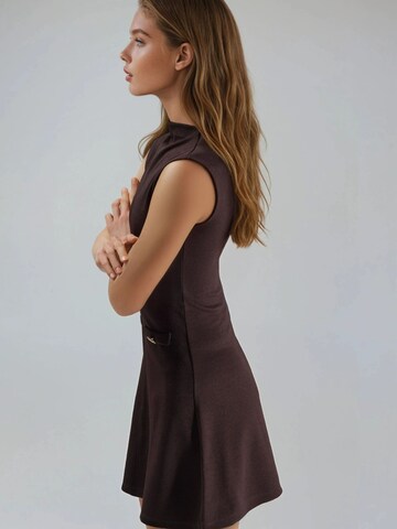 Busem - Vestido em castanho