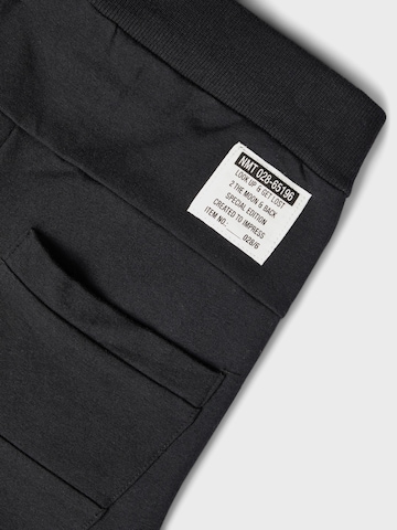 Tapered Pantaloni 'HONK' di NAME IT in nero