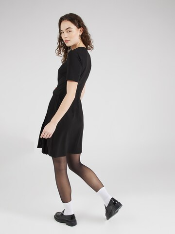 Rochie de la DKNY pe negru