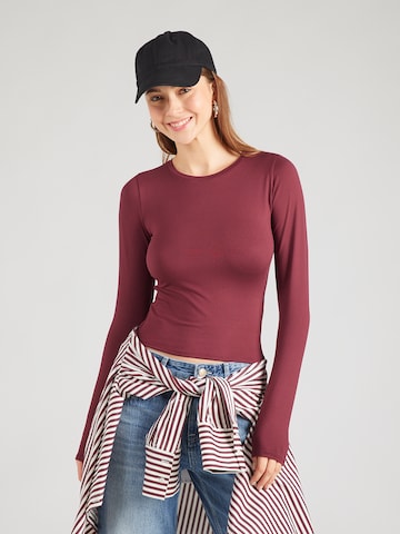 Tricou de la HOLLISTER pe roșu: față