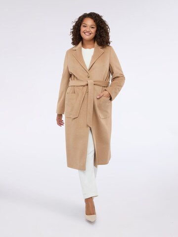 Fiorella Rubino Wintermantel in Beige: voorkant