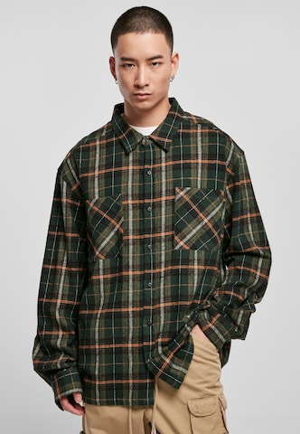 Urban Classics - Ajuste confortable Camisa 'Fane' en verde: frente