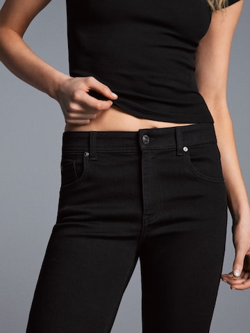 Skinny Jeans di Bershka in nero