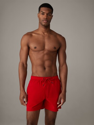 Shorts de bain 'Cy' STRELLSON en rouge : devant