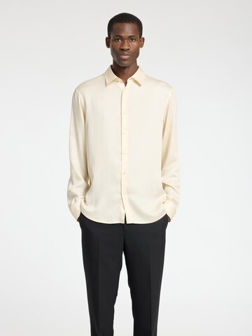 Coupe regular Chemise SELECTED en beige : devant
