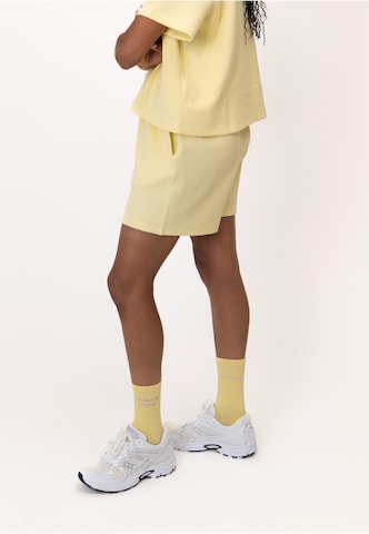 OH APRIL - Loosefit Calças 'Elow' em amarelo