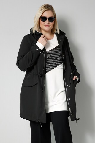Sara Lindholm Performance Jacket in Black: front
