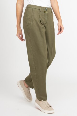 Recover Pants Loose fit Pleat-Front Pants in Green: front