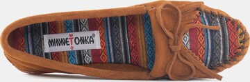 Minnetonka Mokasíny 'Kilty' – hnědá