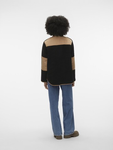 Veste mi-saison 'LUNE' VERO MODA en noir