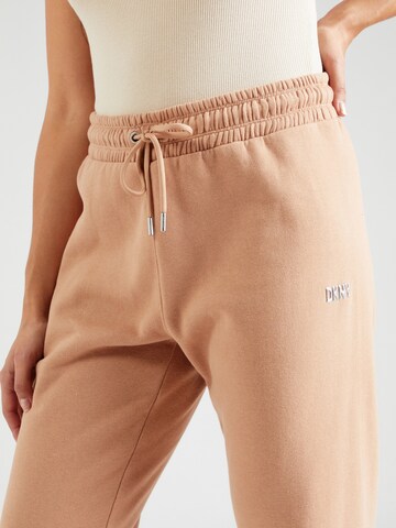 DKNY Performance Tapered Παντελόνι φόρμας σε καφέ