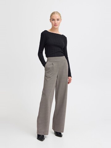 regular Pantaloni di b.young in grigio