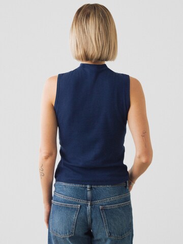Top di Honest Basics in blu