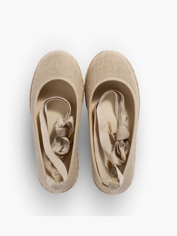 Pisamonas Ballet Flats in Beige