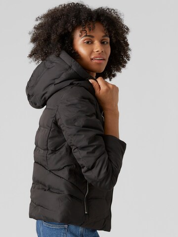 Veste d’hiver 'Dolly' Vero Moda Petite en noir