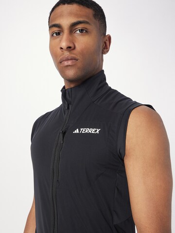 Gilet de sport 'Xperior' ADIDAS TERREX en noir