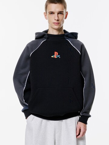 Sweat-shirt 'PLAYSTATION 2 STWD' Pull&Bear en noir : devant