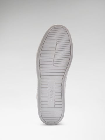 GUESS Sneaker in Weiß