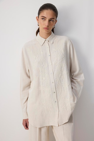 Touche Prive Blouse in White: front