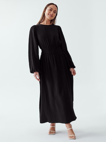 The Fated Dress 'Elea' in Black: front