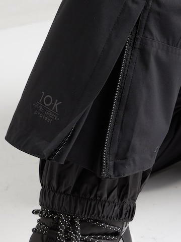 PROTEST Szabványos Sportnadrágok 'CINNAMONES' - fekete