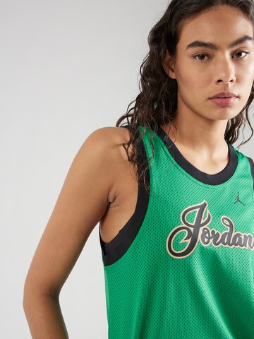 Sport top de la Jordan pe verde