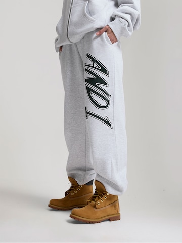 Effilé Pantalon AND1 en gris