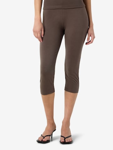 Noisy may - Slimfit Leggings 'NMElla' en marrón: frente