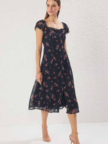 Trendyol Рокля в синьо: отпред