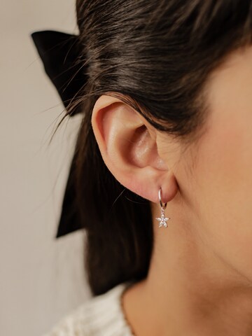 Hey Happiness Ohrringe 'Daisy' in Silber: Vorderseite