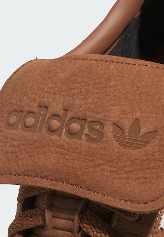 Sneaker bassa di ADIDAS ORIGINALS in marrone