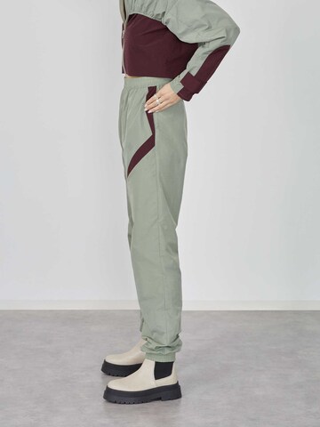 Loosefit Pantalon 'Glenn' LeGer by Lena Gercke en vert