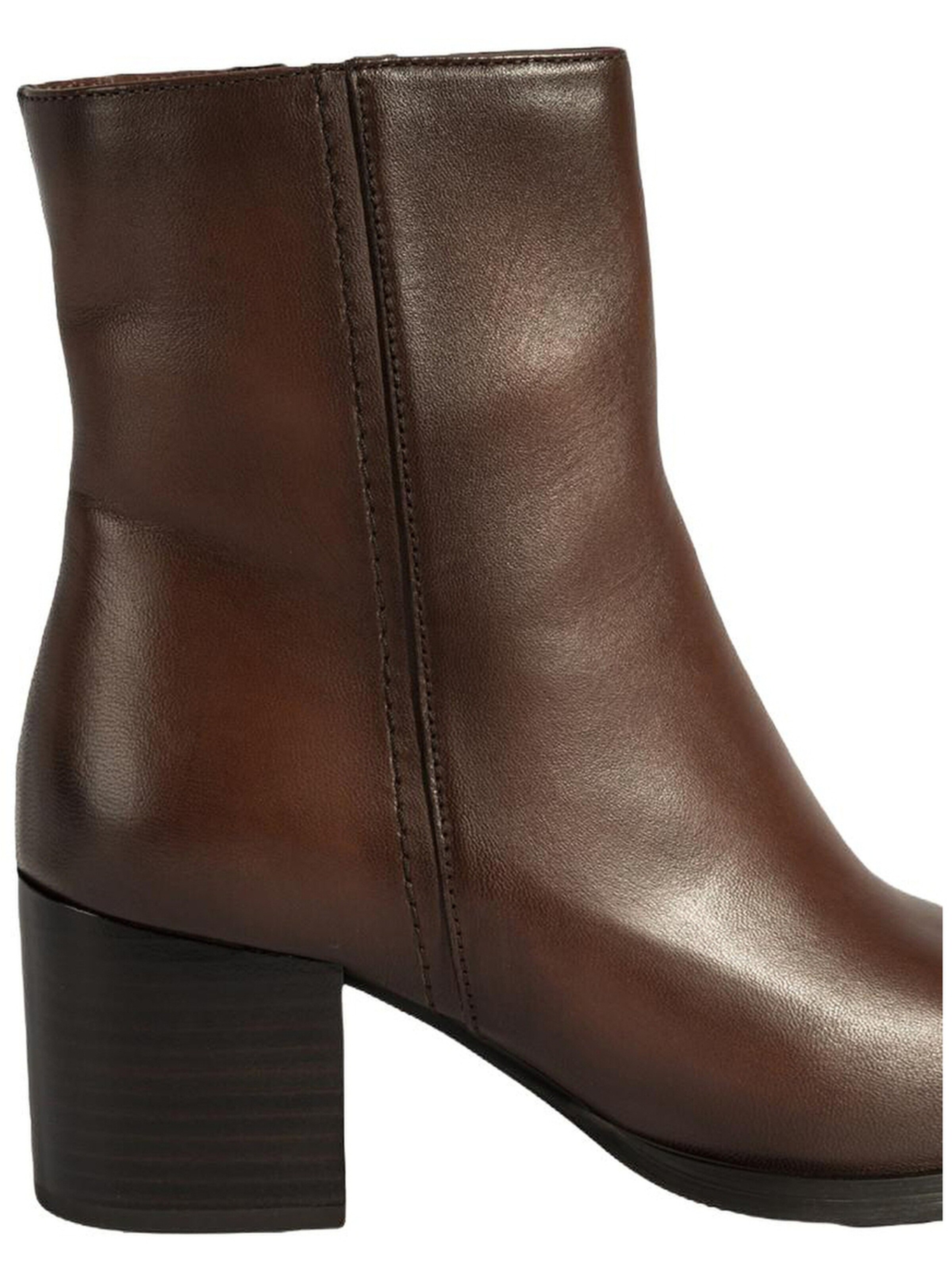 Desa Boots‌ in Braun