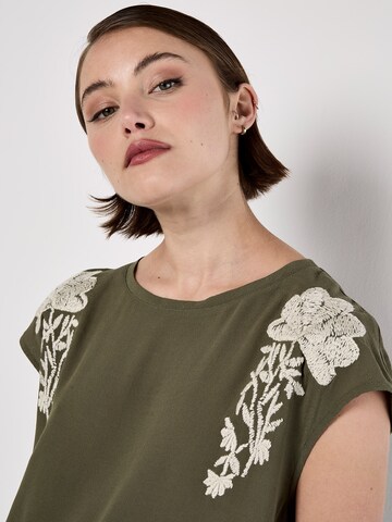 Chemisier Apricot en vert