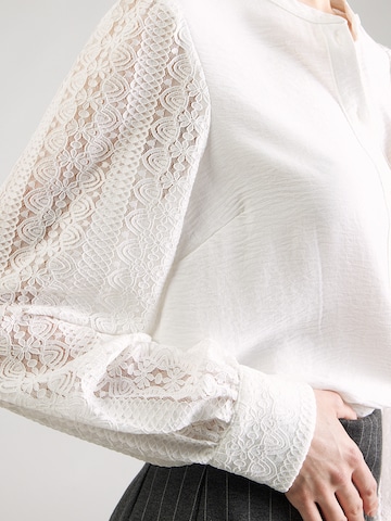 Chemisier 'VIENOLA' VILA en blanc