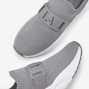 LASCANA Slip-on obuv - Sivá