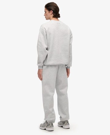 Effilé Pantalon Superdry en gris