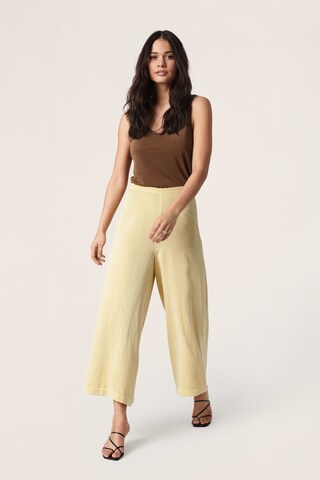 SOAKED IN LUXURY Wide leg Trousers 'Vivek' in Yellow