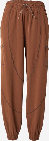 Jordan Tapered Cargobroek in Bruin: voorkant