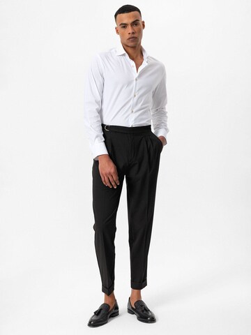 Tapered Pantaloni cutați de la Antioch pe negru
