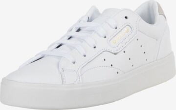 Sneaker bassa 'Sleek' di ADIDAS ORIGINALS in bianco: frontale