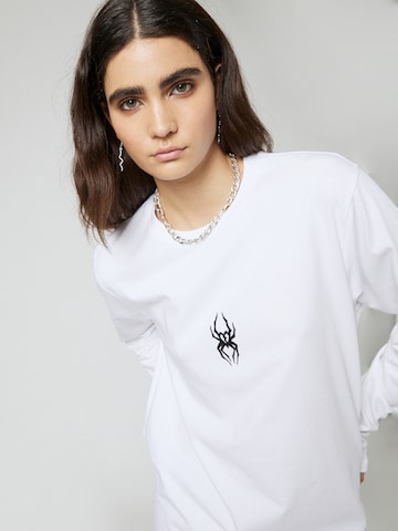 About You x Nils Kuesel - Camiseta 'Nikita' en blanco