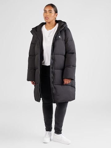 Calvin Klein Jeans Curve Zimní kabát – černá